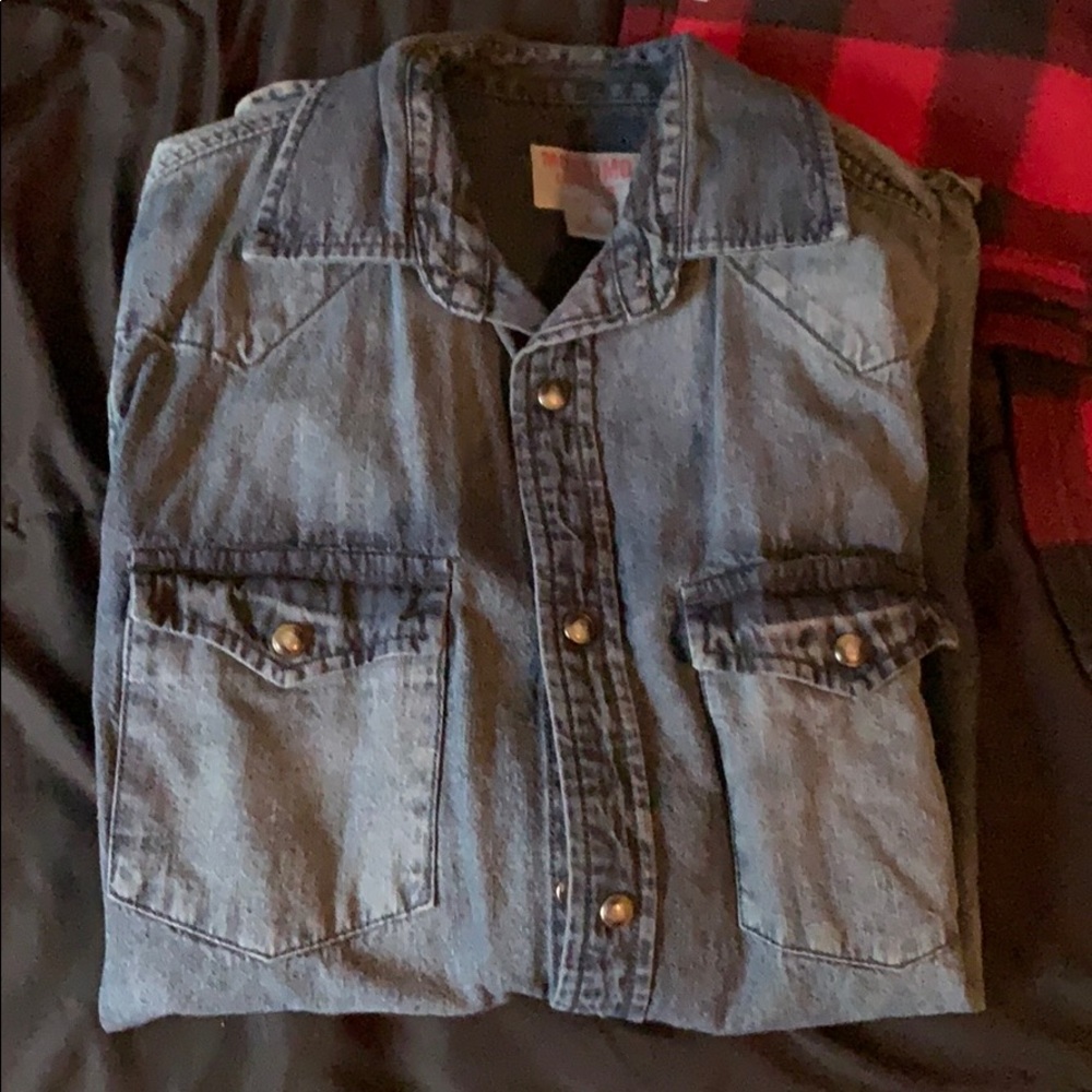 Men’s button up.